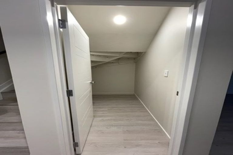 Photo of property in 128b Hutchinsons Road, Bucklands Beach, Auckland, 2014