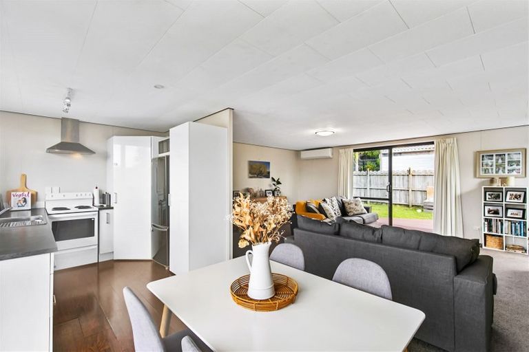 Photo of property in 1/31 Caribbean Drive, Unsworth Heights, Auckland, 0632