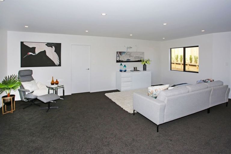 Photo of property in 2 Okoreka Road, Glenbrook, 2681