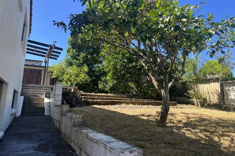 Photo of property in 96 Becroft Drive, Forrest Hill, Auckland, 0620