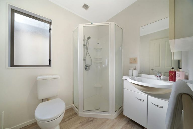 Photo of property in 8 Lockington Avenue, Henderson, Auckland, 0612