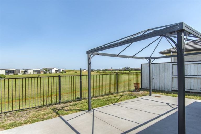 Photo of property in 7 Jeffs Way, Papamoa Beach, Papamoa, 3118