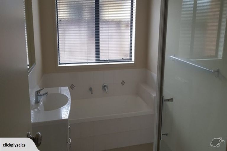 Photo of property in 5 Willscarlet Lane, Hamilton East, Hamilton, 3216