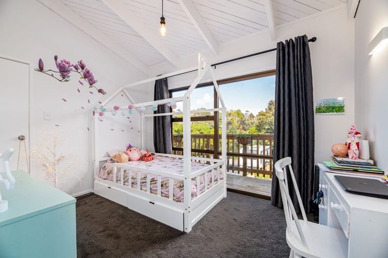 Photo of property in 5 Derwent Crescent, Titirangi, Auckland, 0604