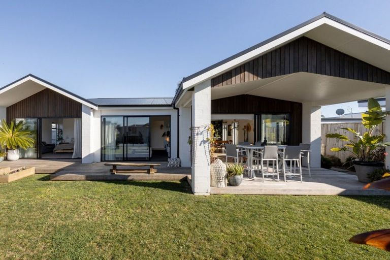 Photo of property in 37 Colpoma Close, Papamoa Beach, Papamoa, 3118