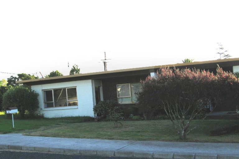 Photo of property in 1/2 Pomelo Road, Te Atatu South, Auckland, 0610