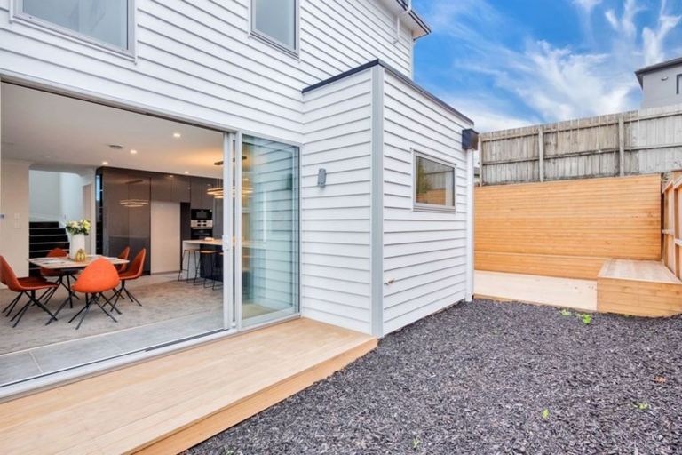 Photo of property in 4 Lagonda Rise, Oteha, Auckland, 0632