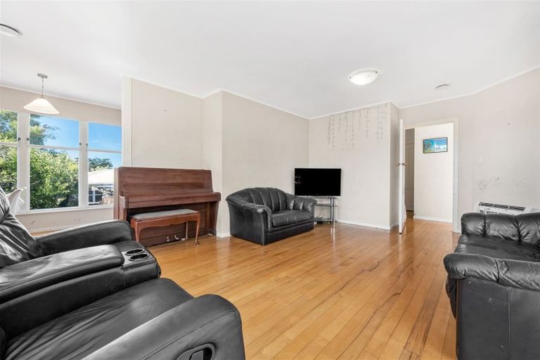 Photo of property in 3 La Trobe Street, Pakuranga Heights, Auckland, 2010