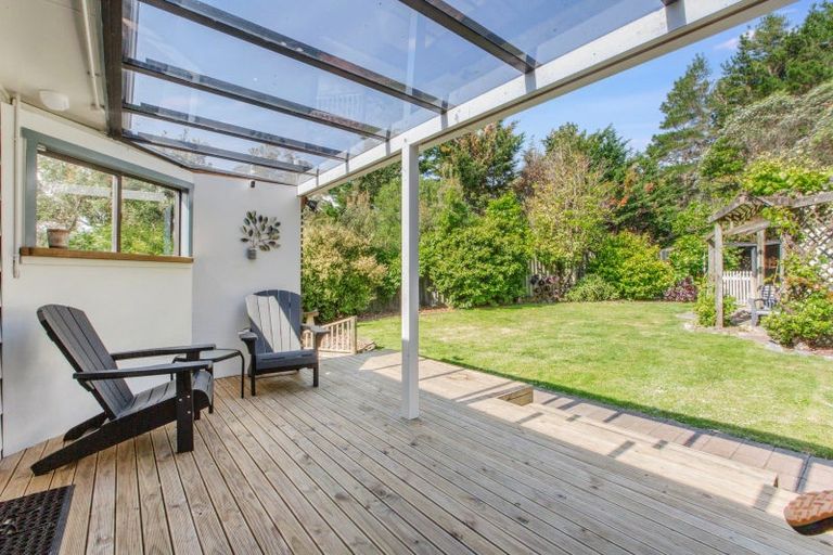 Photo of property in 104 Airlie Road, Plimmerton, Porirua, 5026