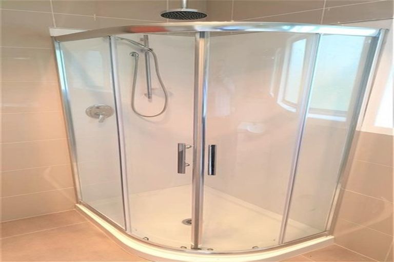 Photo of property in 86 Gossamer Drive, Pakuranga Heights, Auckland, 2010