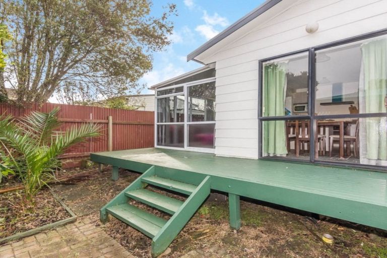 Photo of property in 2/52 Waitaki Street, Henderson, Auckland, 0612