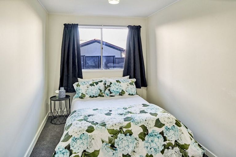 Photo of property in 2/35 Mana Esplanade, Paremata, Porirua, 5026