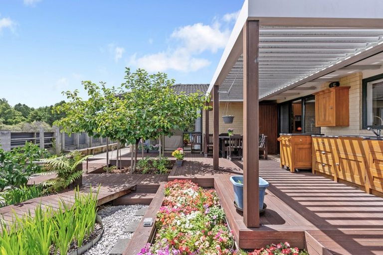 Photo of property in 9 Mohill Place, East Tamaki Heights, Auckland, 2016