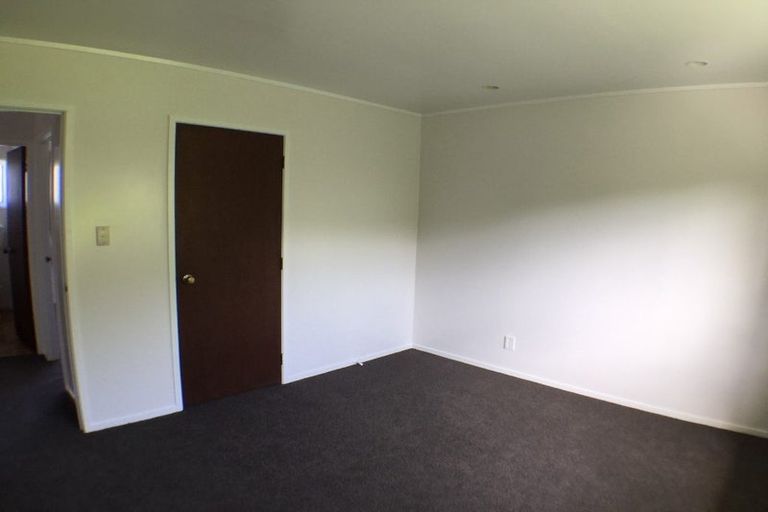 Photo of property in 2/27 Mannering Place, Hillcrest, Auckland, 0627