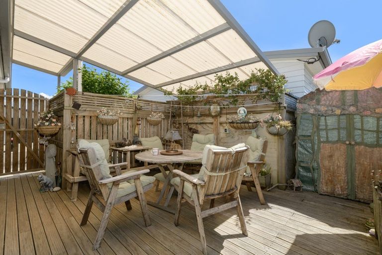 Photo of property in 11 Kamahi Crescent, Papamoa Beach, Papamoa, 3118