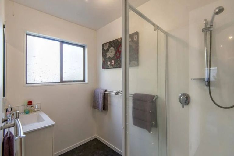 Photo of property in 2/92 North Avon Road, Richmond, Christchurch, 8013