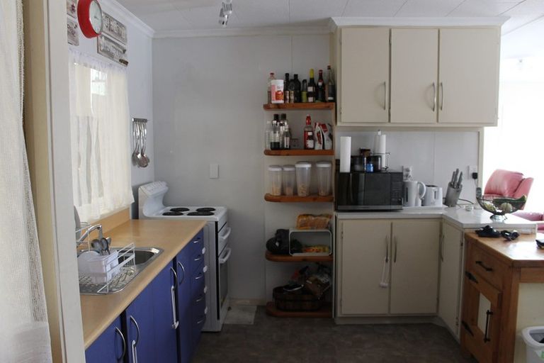 Photo of property in 27 Hurndall Street East, Maungaturoto, 0520