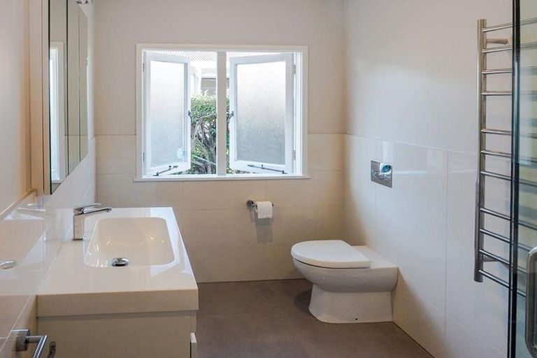 Photo of property in 56 Nile Road, Milford, Auckland, 0620