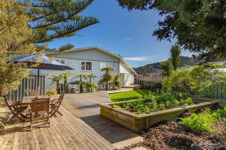 Photo of property in 6 Bella Grove, Naenae, Lower Hutt, 5011