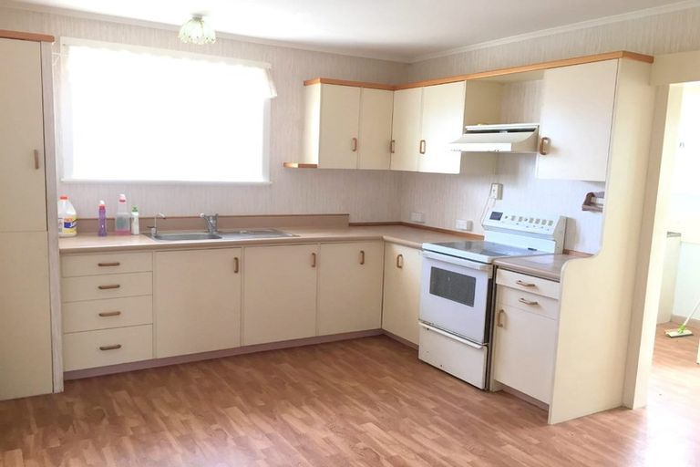 Photo of property in 6 Tawa Road, Te Atatu Peninsula, Auckland, 0610