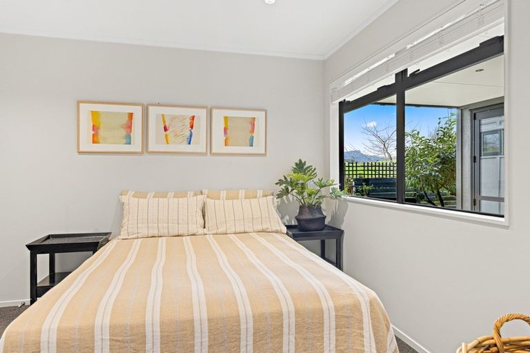 Photo of property in 30 Tamahunga Drive, Matakana, 0985