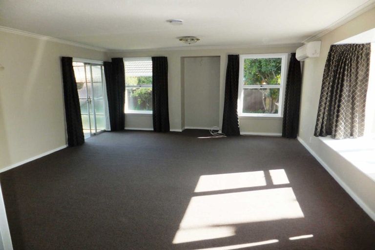 Photo of property in 2/2 Bowen Street, Upper Riccarton, Christchurch, 8041