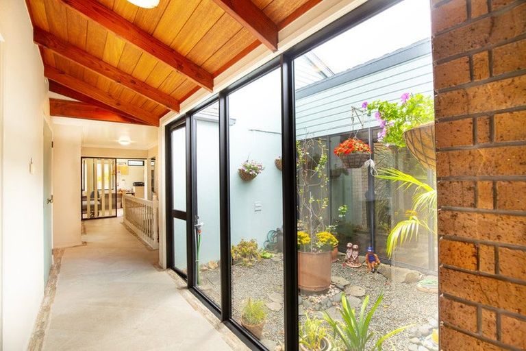 Photo of property in 5 Clearwater Cove, West Harbour, Auckland, 0618