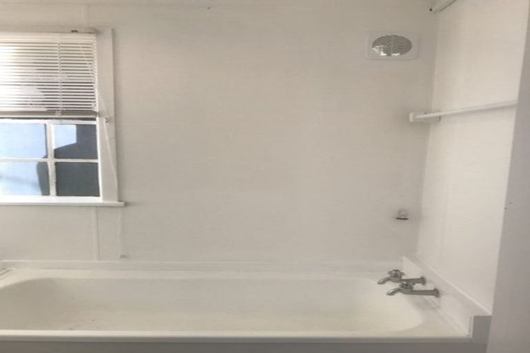 Photo of property in 10a Henry Street, Kilbirnie, Wellington, 6022