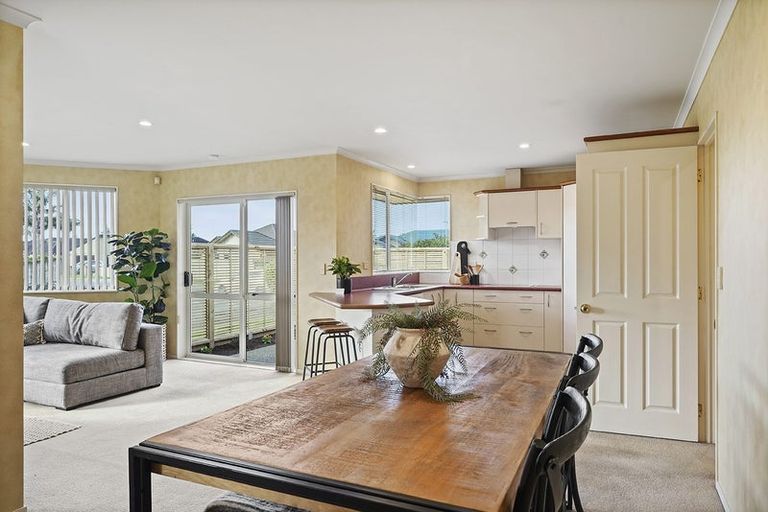 Photo of property in 1 Kirk Close, Rototuna, Hamilton, 3210