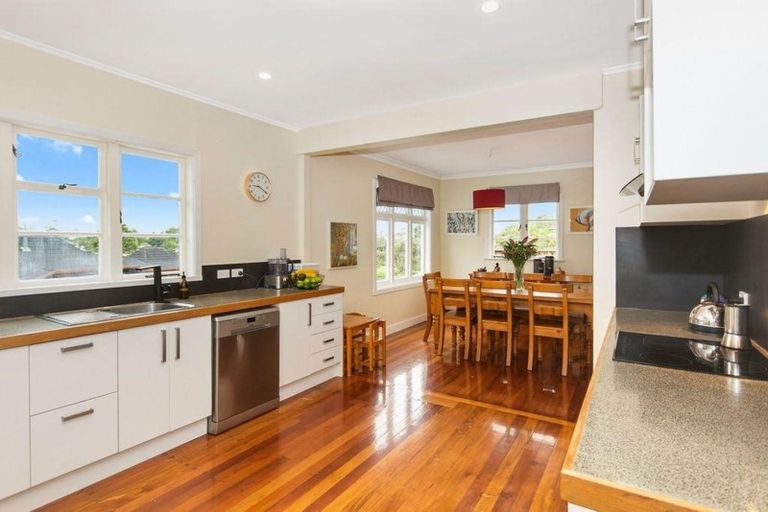 Photo of property in 70 Tirimoana Road, Te Atatu South, Auckland, 0602