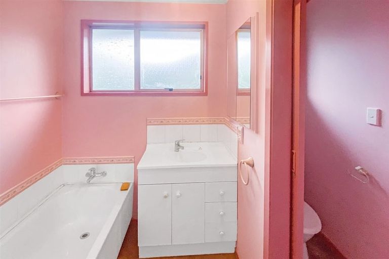 Photo of property in 68 Karnak Crescent, Russley, Christchurch, 8042