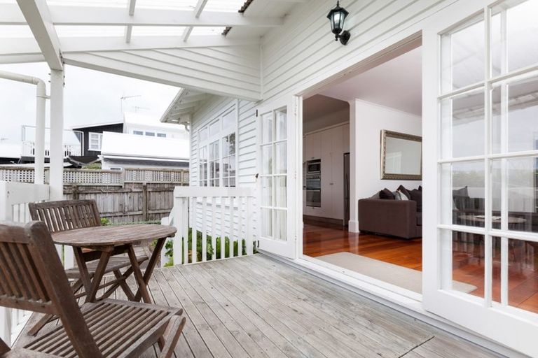 Photo of property in 87 Pendarves Street, New Plymouth, 4310