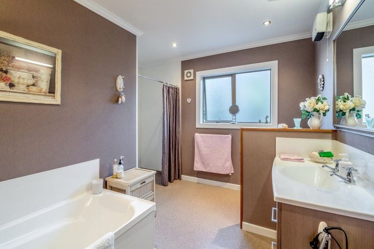 Photo of property in 56 Meldrum Street, Winton, 9720