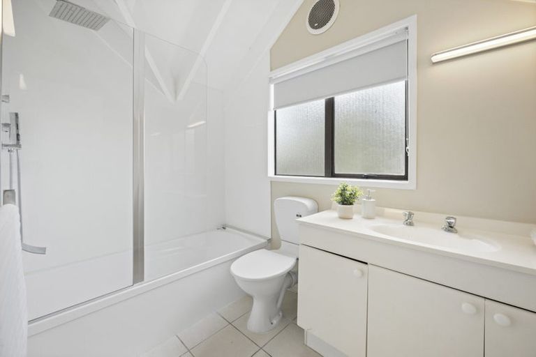 Photo of property in 2/179 Wiseley Road, West Harbour, Auckland, 0618