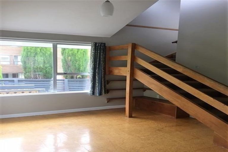 Photo of property in 13a Kingsbridge Place, Newlands, Wellington, 6037