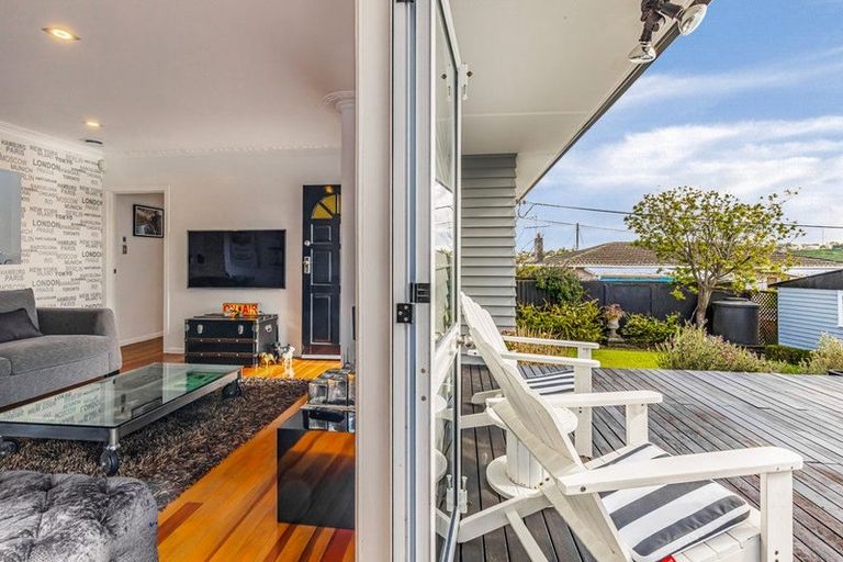 Photo of property in 2/29 Sunnyfield Crescent, Glenfield, Auckland, 0629