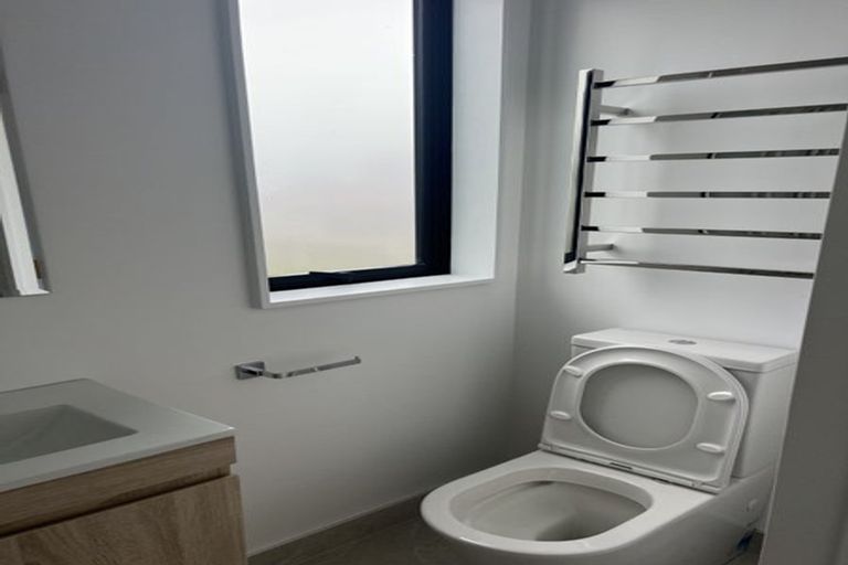 Photo of property in 9/233 Great North Road, Henderson, Auckland, 0612