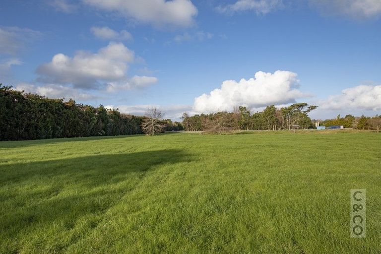 Photo of property in 138 Taupaki Road, Taupaki, 0782