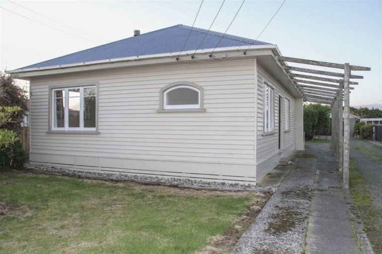 Photo of property in 12 Grove Burn Road, Tuatapere, 9620