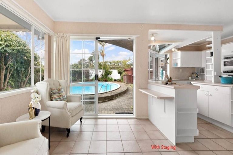 Photo of property in 1 Holly Way, Sunnyhills, Auckland, 2010