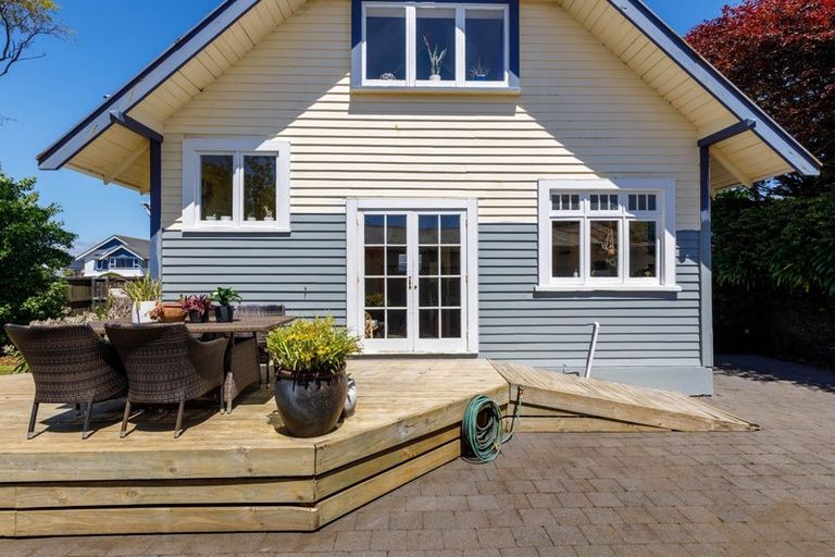 Photo of property in 162 Saint Aubyn Street, New Plymouth, 4310