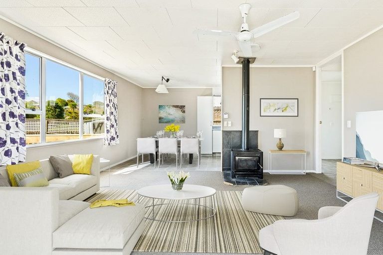 Photo of property in 56 Lavelle Road, Henderson, Auckland, 0612