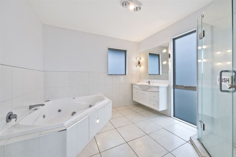 Photo of property in 51 Strowan Road, Strowan, Christchurch, 8052