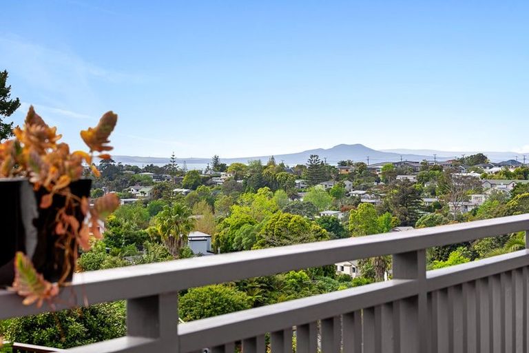 Photo of property in 278c Glamorgan Drive, Northcross, Auckland, 0630