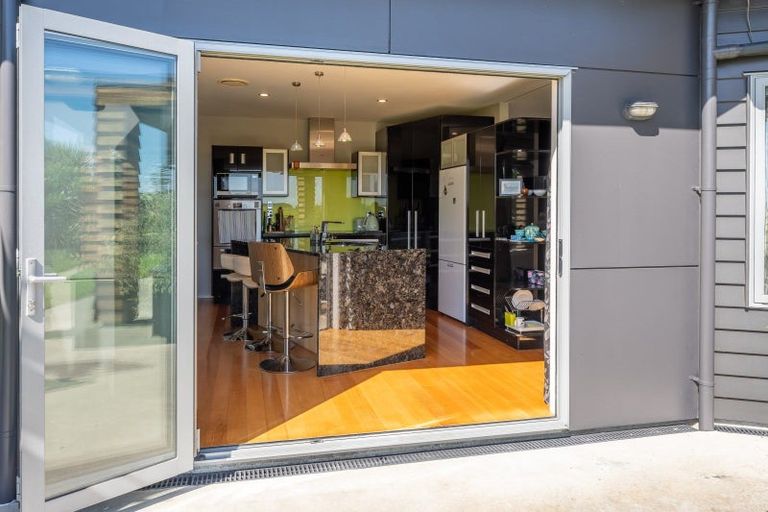 Photo of property in 191 Harakeke Road, Te Horo, Otaki, 5581