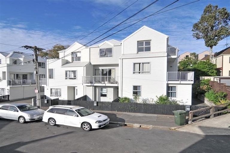 Photo of property in 3a Papawai Terrace, Mount Cook, Wellington, 6021