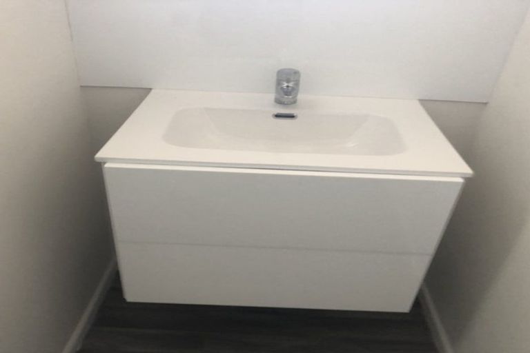 Photo of property in 1/68 Titirangi Road, New Lynn, Auckland, 0600