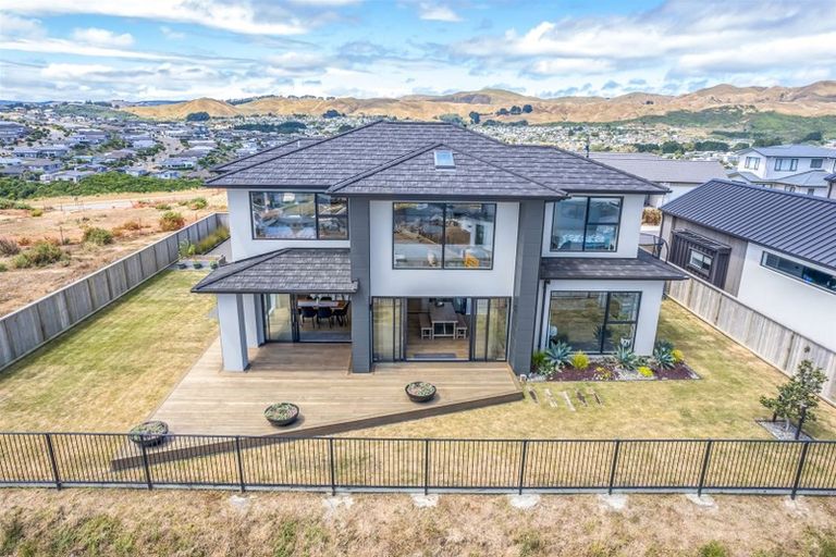 Photo of property in 4 Rotorua Grove, Aotea, Porirua, 5024