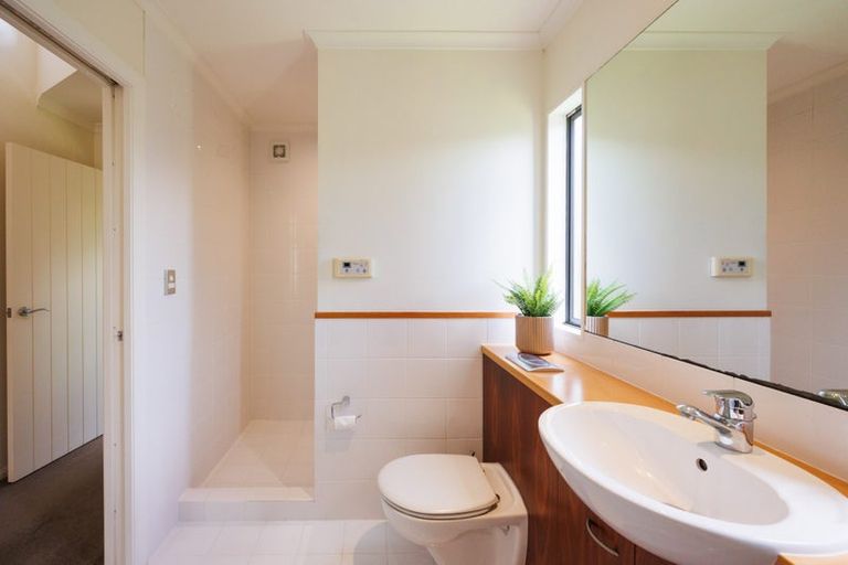 Photo of property in 3 The Oaks, Awapuni, Palmerston North, 4412