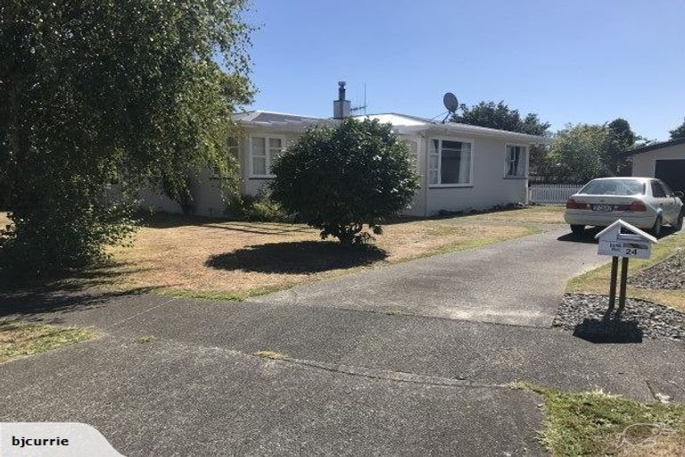 Photo of property in 24 Kent Crescent, Awapuni, Palmerston North, 4412